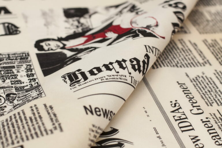 Tkanina obiciowa Mikrofaza Newspaper Gazeta - obrazek 4