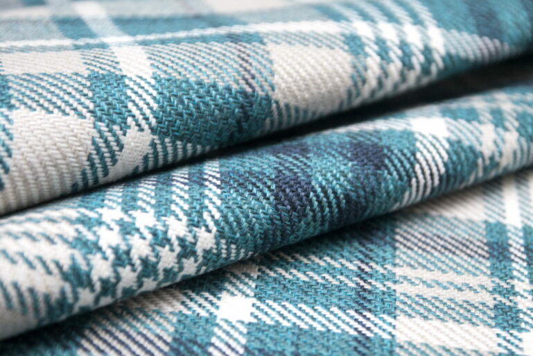 Tkanina obiciowa na meble Charles Tartan  turquoise (krata turkusowa) - obrazek 3