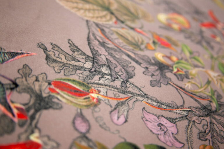 Tkanina obiciowa Floristic taupe - obrazek 8
