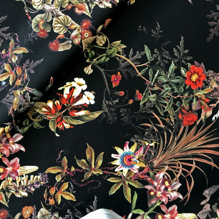 Tkanina obiciowa Floristic black