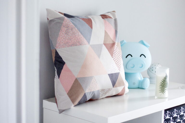Tkanina tapicerska Triangle Pink - obrazek 2